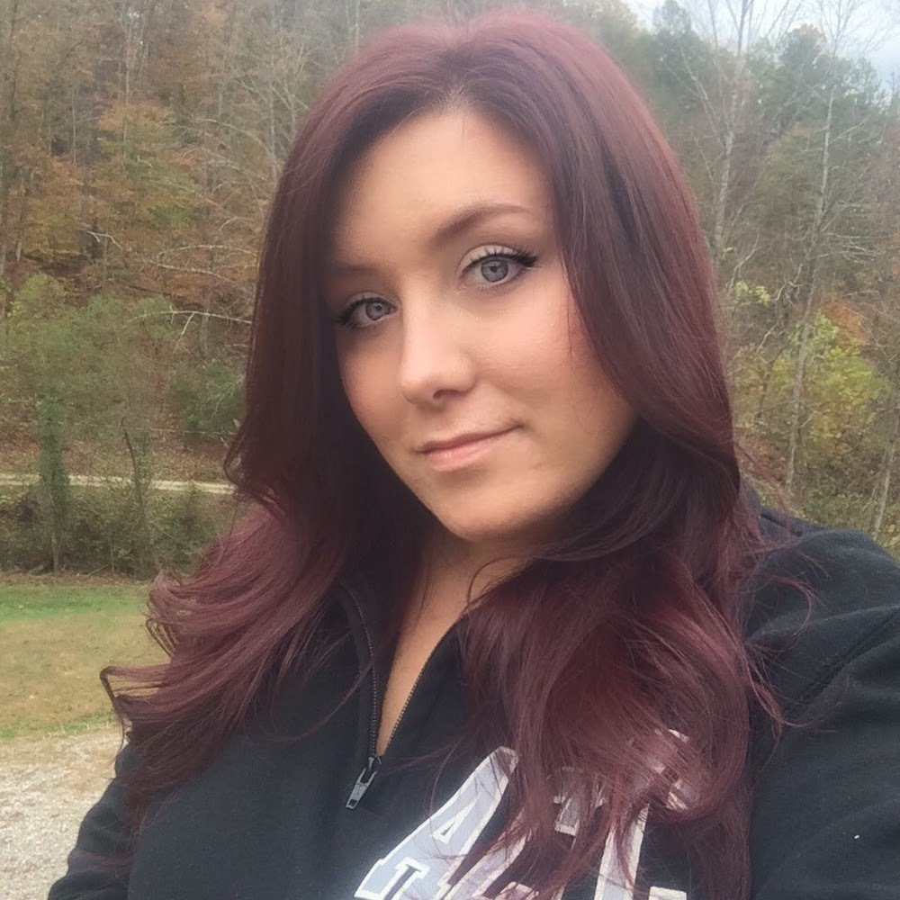 Meet your Posher, Larissa